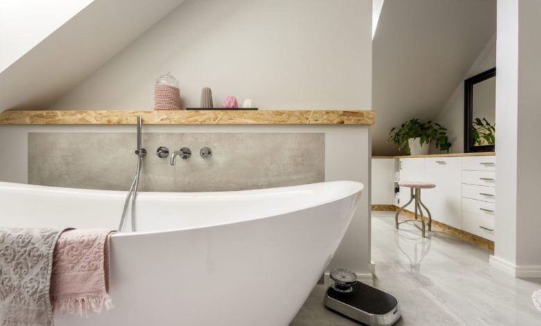 Light or Dark? Bathroom Color Schemes to Try