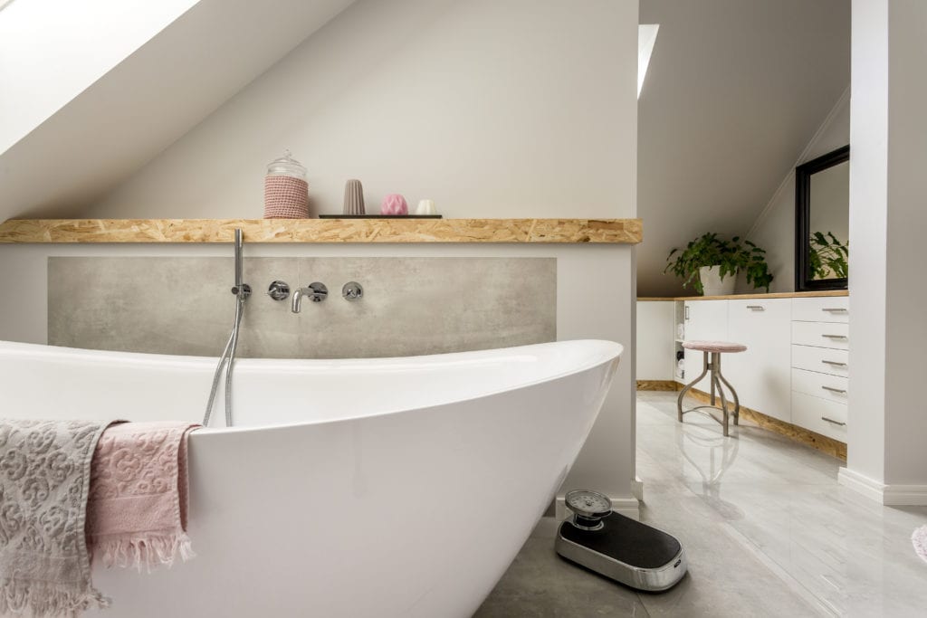 Light or Dark? Bathroom Color Schemes to Try